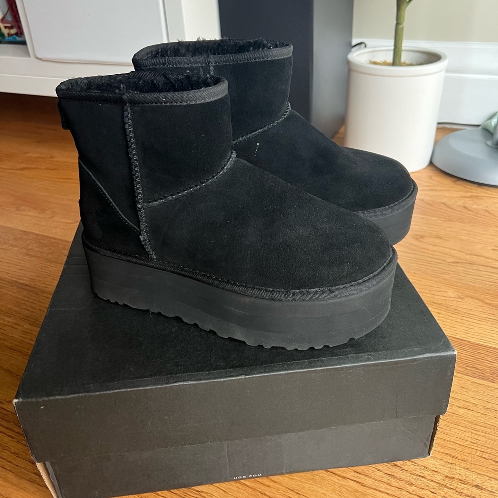 UGG Classic Mini Platform black